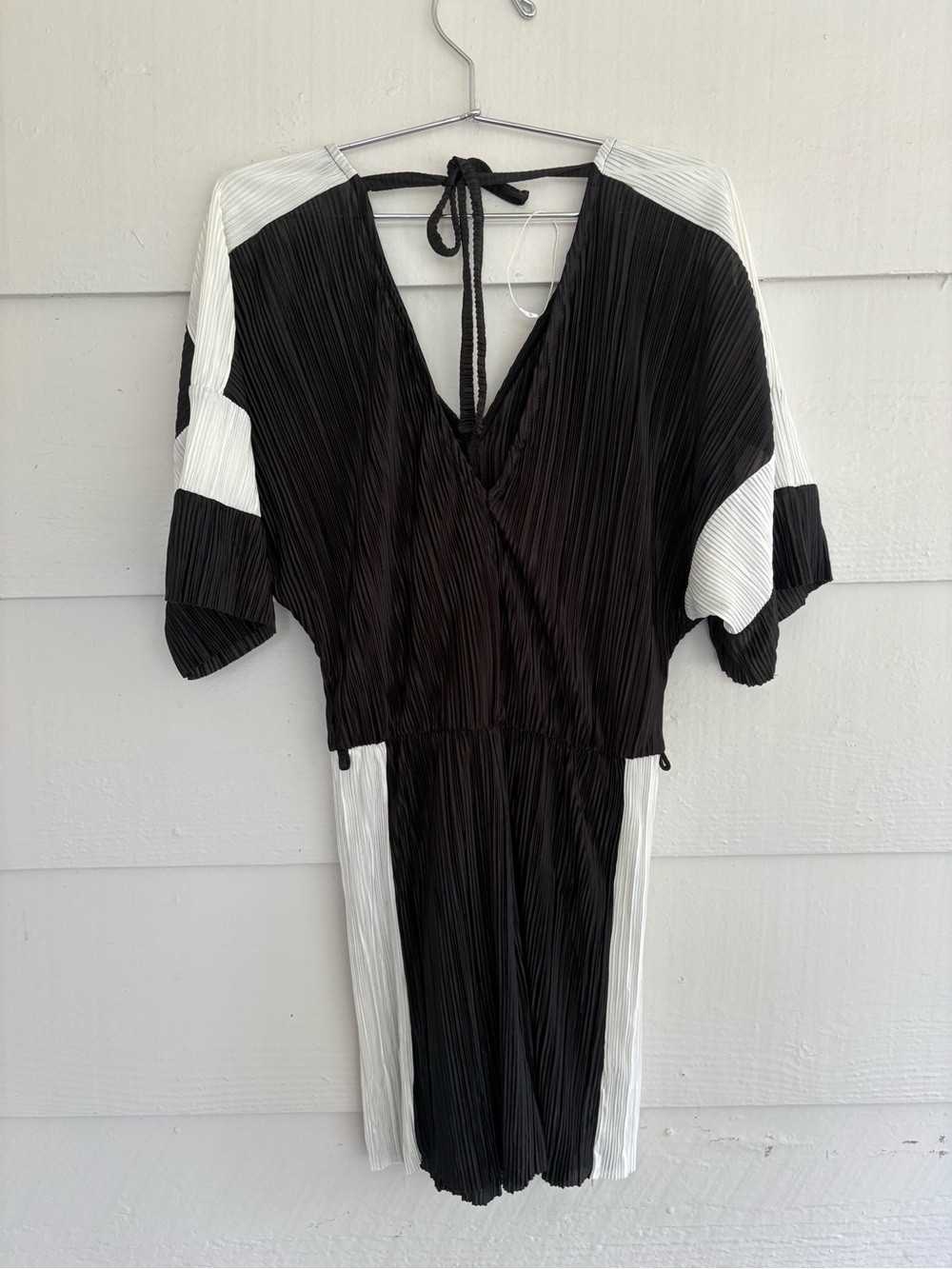 River Island Black White Pleated Romper Size 2 US 6 UK Colorblock V-Neck Tie - Picture 2 of 6